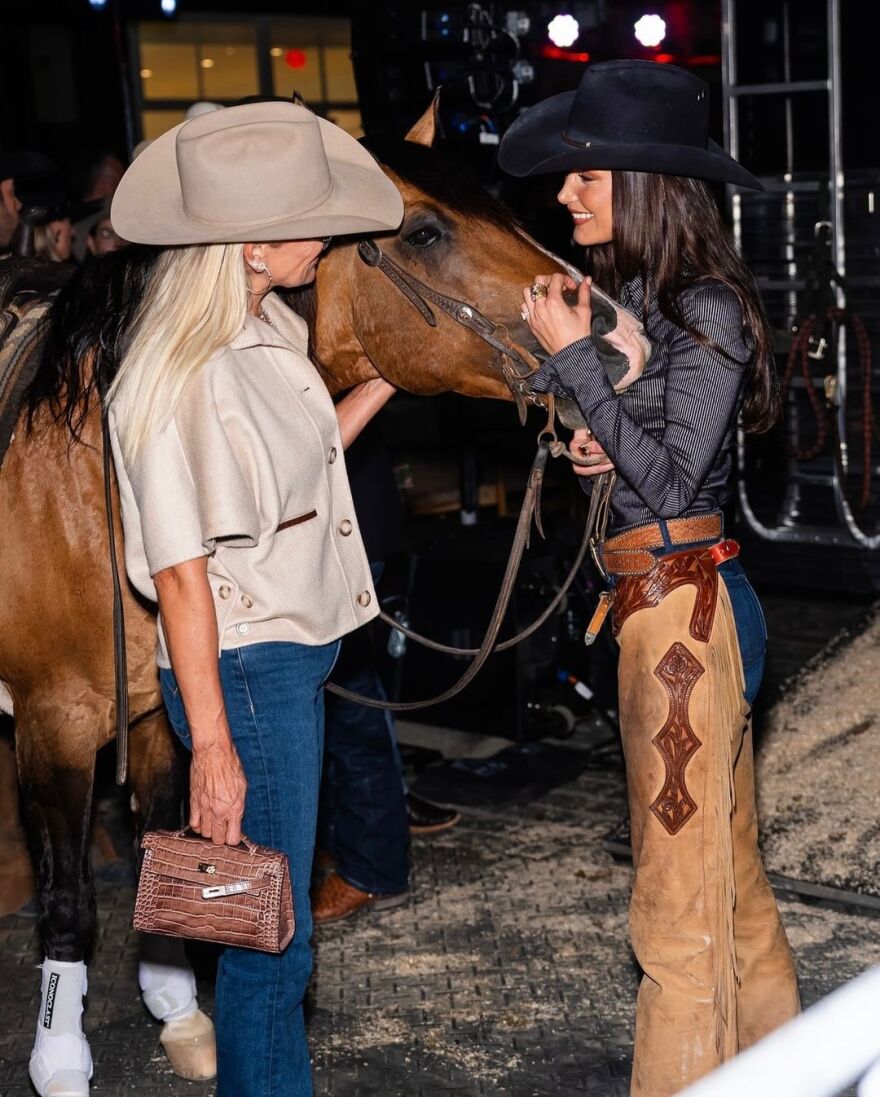 Μπέλα Χαντίντ: Τα τρυφερά στιγμιότυπα με τον καουμπόη σύντροφό της στο Instagram