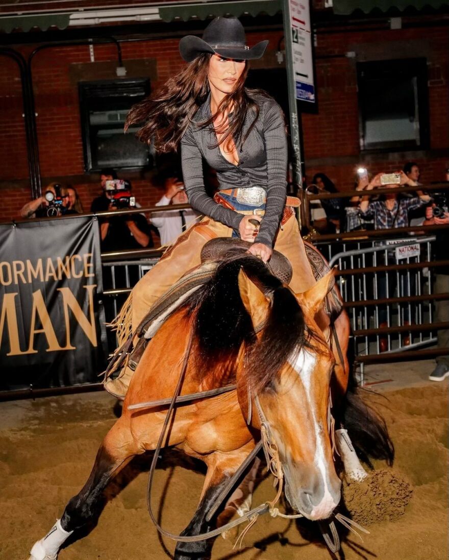 Μπέλα Χαντίντ: Τα τρυφερά στιγμιότυπα με τον καουμπόη σύντροφό της στο Instagram