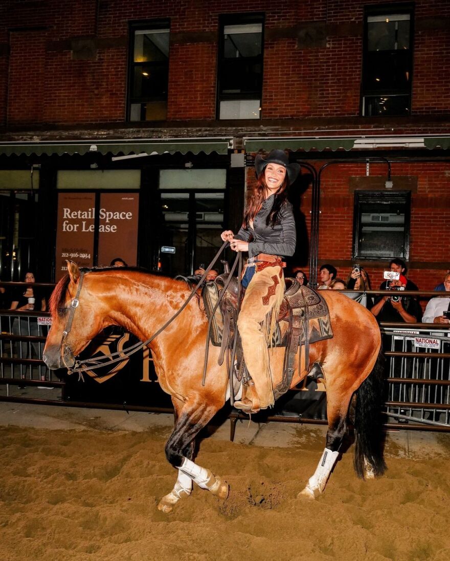 Μπέλα Χαντίντ: Τα τρυφερά στιγμιότυπα με τον καουμπόη σύντροφό της στο Instagram