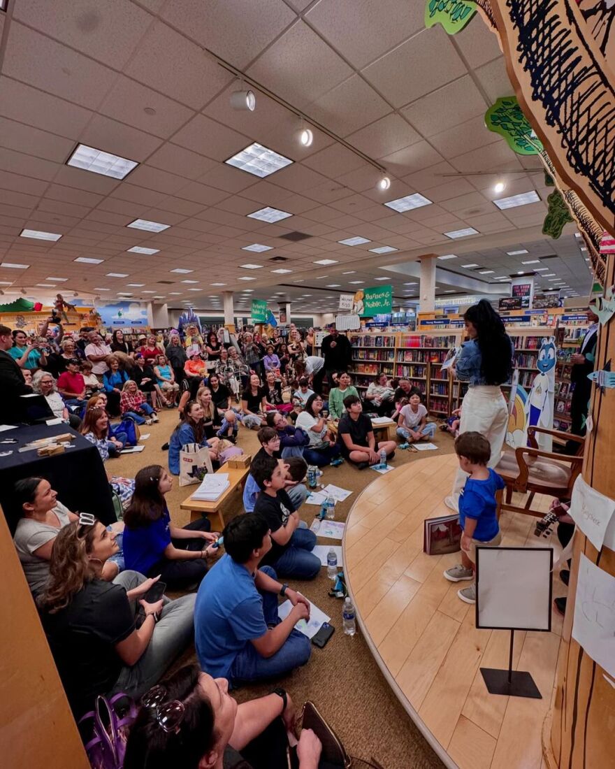 Λόρεν Σάντσεζ: Επισκέφθηκε τη γενέτειρά της, την Αλμπουκέρκη - Ταξίδεψα στο παρελθόν, γράφει