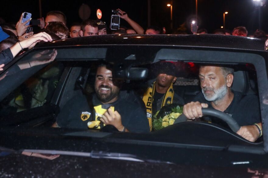 Έφτασε στην Ελλάδα ο Μαρσιάλ, αποθεώθηκε απο χιλιάδες οπαδούς της ΑΕΚ - Βίντεο, φωτογραφίες