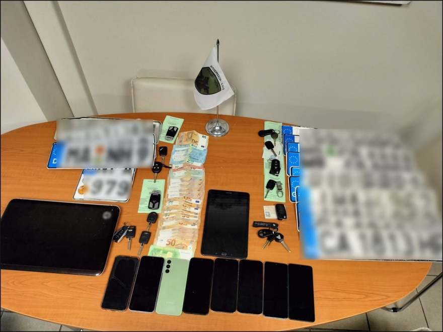 Δουλέμποροι έβαζαν παράνομους μετανάστες μέχρι και σε πορτ μπαγκάζ για να βγάζουν περισσότερα χρήματα - Πώς δρούσε η εγκληματική οργάνωση