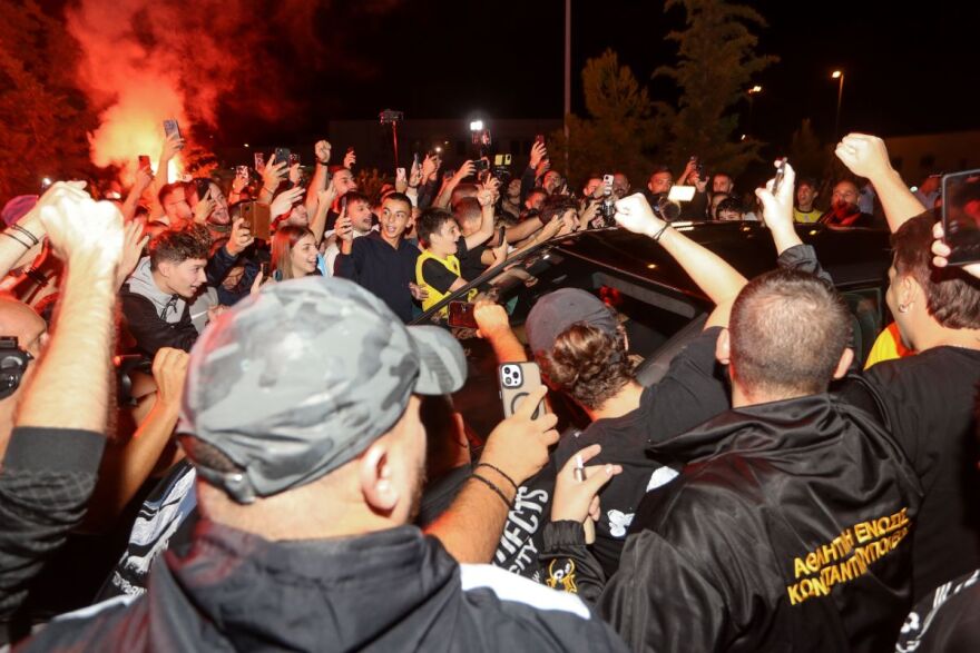 Έφτασε στην Ελλάδα ο Μαρσιάλ, αποθεώθηκε απο χιλιάδες οπαδούς της ΑΕΚ - Βίντεο, φωτογραφίες