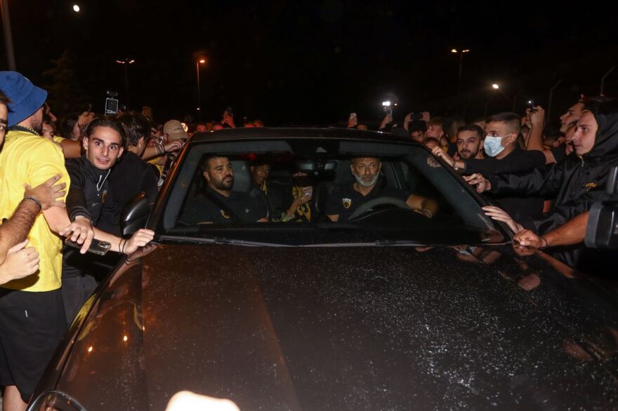 Έφτασε στην Ελλάδα ο Μαρσιάλ, αποθεώθηκε απο χιλιάδες οπαδούς της ΑΕΚ - Βίντεο, φωτογραφίες