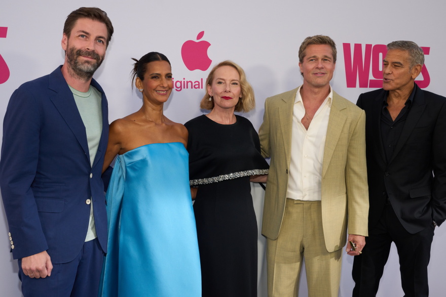 Μπραντ Πιτ - Τζορτζ Κλούνεϊ: Στην πρεμιέρα του Wolfs στο Λος Άντζελες