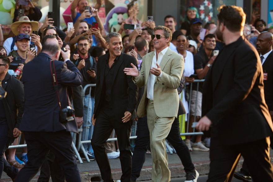 Μπραντ Πιτ - Τζορτζ Κλούνεϊ: Στην πρεμιέρα του Wolfs στο Λος Άντζελες