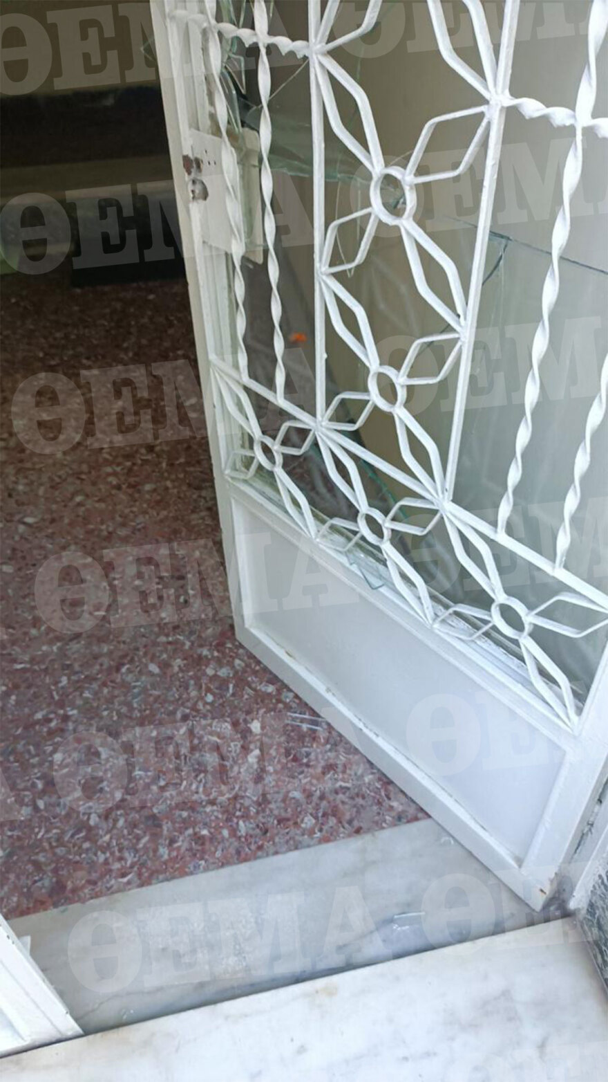 Θεσσαλονίκη: 50χρονος «διέλυσε» με τσεκούρι τα αυτοκίνητα των γειτόνων του επειδή πίστευε ότι έβαλαν κάμερες στο σπίτι του