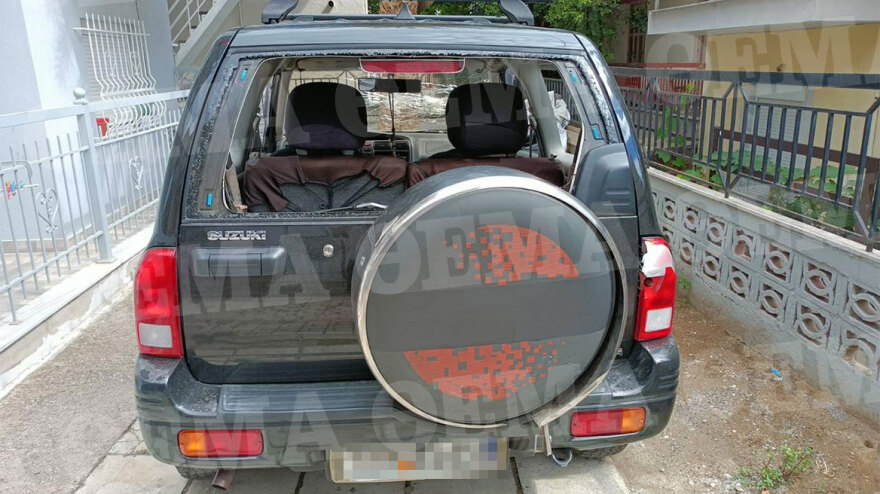 Θεσσαλονίκη: 50χρονος «διέλυσε» με τσεκούρι τα αυτοκίνητα των γειτόνων του επειδή πίστευε ότι έβαλαν κάμερες στο σπίτι του