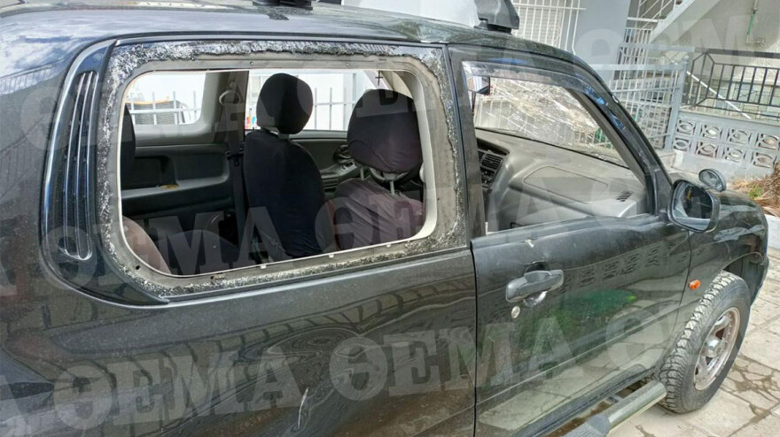 Θεσσαλονίκη: 50χρονος «διέλυσε» με τσεκούρι τα αυτοκίνητα των γειτόνων του επειδή πίστευε ότι έβαλαν κάμερες στο σπίτι του