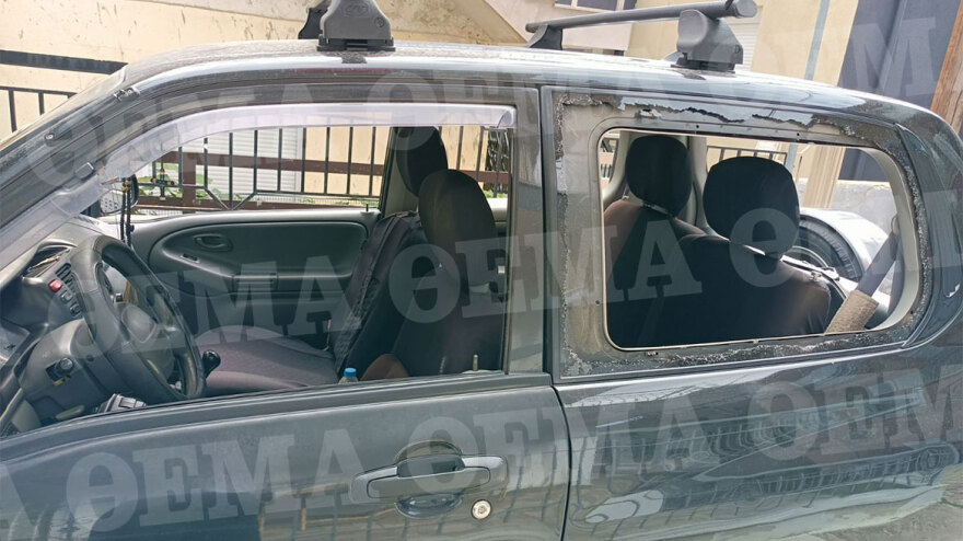 Θεσσαλονίκη: 50χρονος «διέλυσε» με τσεκούρι τα αυτοκίνητα των γειτόνων του επειδή πίστευε ότι έβαλαν κάμερες στο σπίτι του