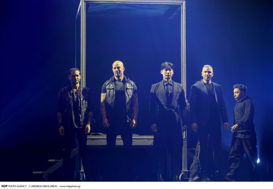 Ψευδαισθήσεις πέρα από τις ανθρώπινες δυνατότητες στο φαντασμαγορικό show «C' est la Magie» στo Christmas Theater