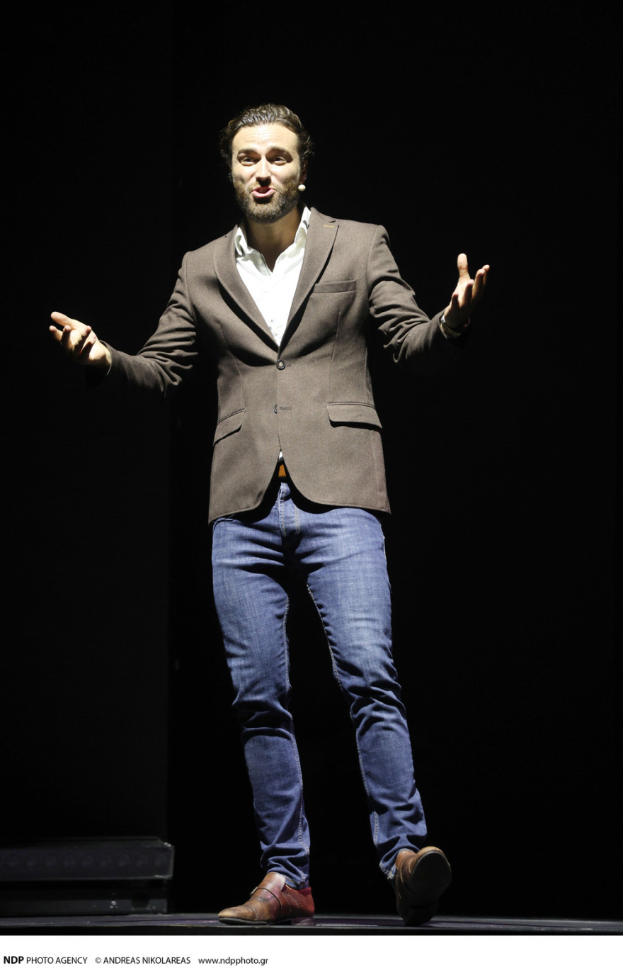 Ψευδαισθήσεις πέρα από τις ανθρώπινες δυνατότητες στο φαντασμαγορικό show «C' est la Magie» στo Christmas Theater