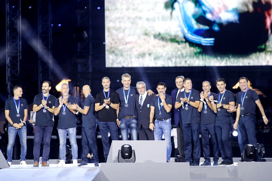 «Αθήνα 20 χρόνια μετά»: Η ΕΟΕ βράβευσε στο Παναθηναϊκό Στάδιο τους Ολυμπιονίκες, τους Παραολυμπιονίκες και τους Legends 2004 - Βίντεο, φωτογραφίες