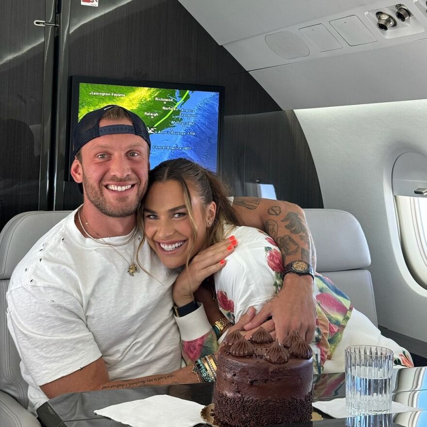 Αρίνα Σαμπαλένκα: Εκπαιδεύει τον Έλληνα φίλο της να γίνει «σύντροφος για το Instagram» - Δείτε φωτογραφίες