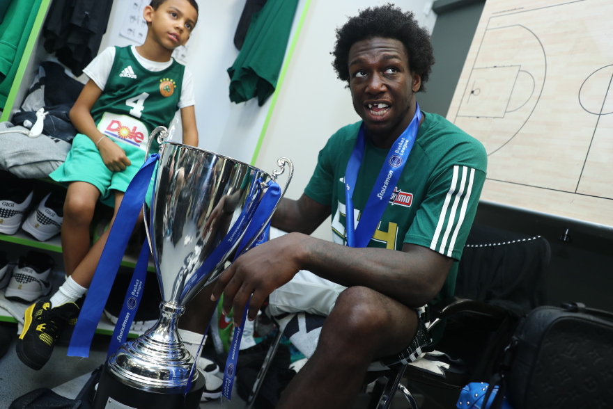 Παναθηναϊκός: Οπαδός του «χτύπησε» τατουάζ τον... φαφούτη Ναν και ξετρέλανε τον Αμερικανό - Βίντεο, φωτογραφία 