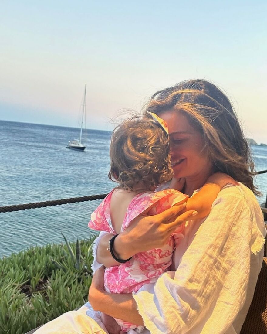 Μαρία Μενούνος: Στη Μύκονο με την κόρη της - Δείτε φωτογραφίες