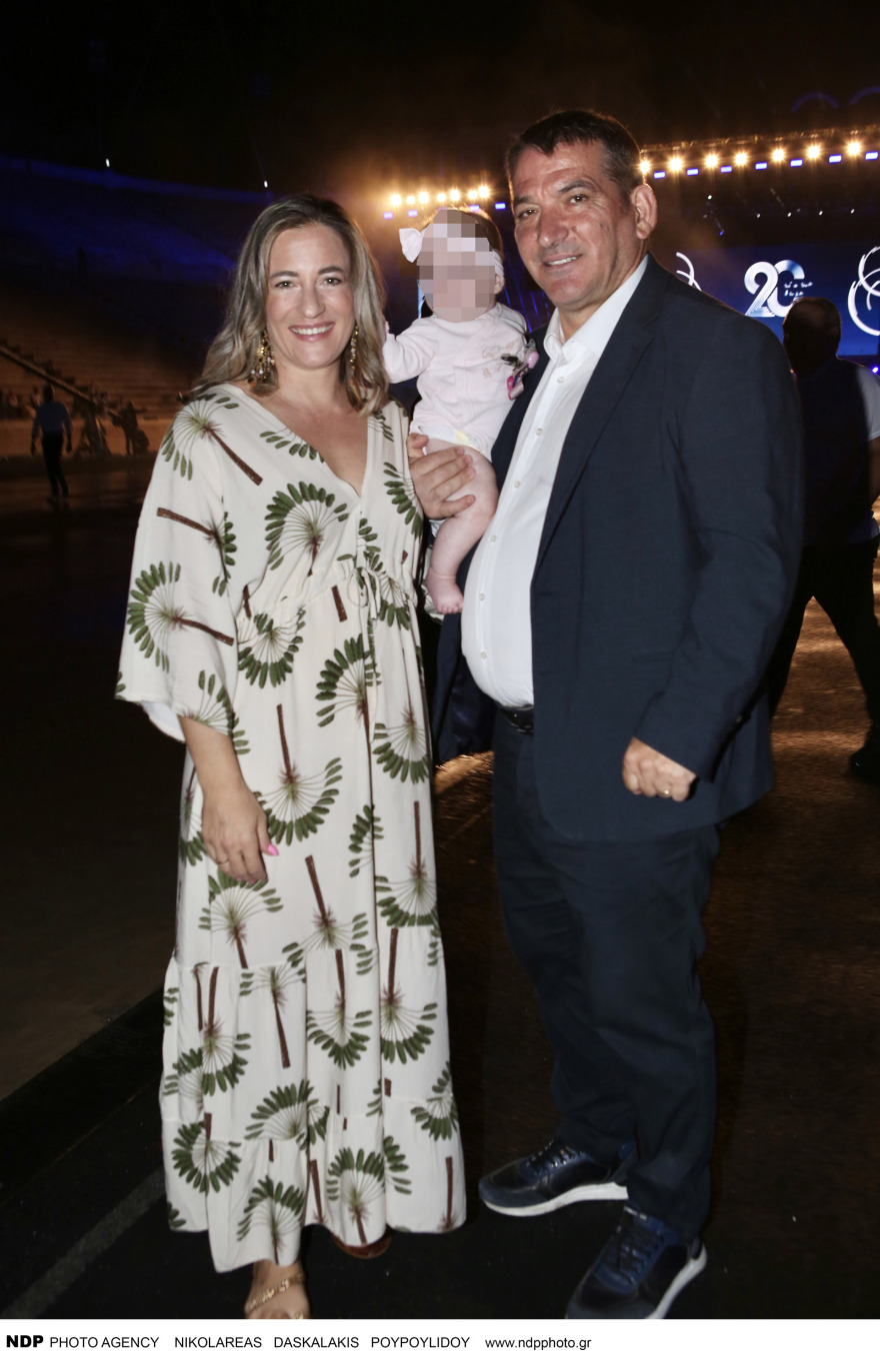 Πύρρος Δήμας - Αφροδίτη Σκαφίδα: Η πρώτη δημόσια εμφάνιση με την πέντε μηνών κόρη τους