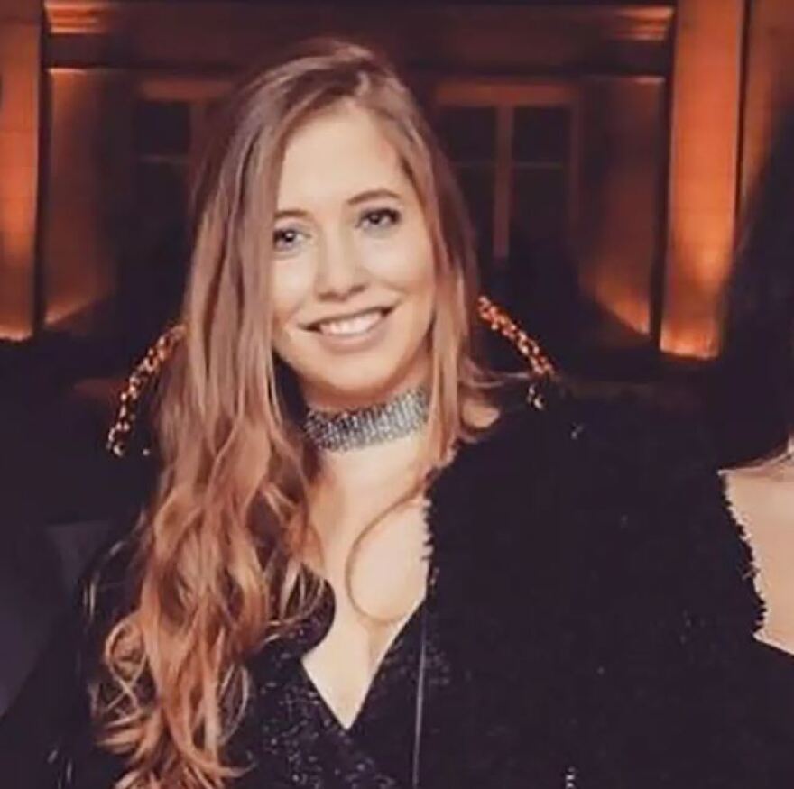 Ιταλία: Η στιγμή που άγαλμα χτύπησε στο κεφάλι και σκότωσε 30χρονη τουρίστρια - Ερευνάται αν το έριξαν παιδιά