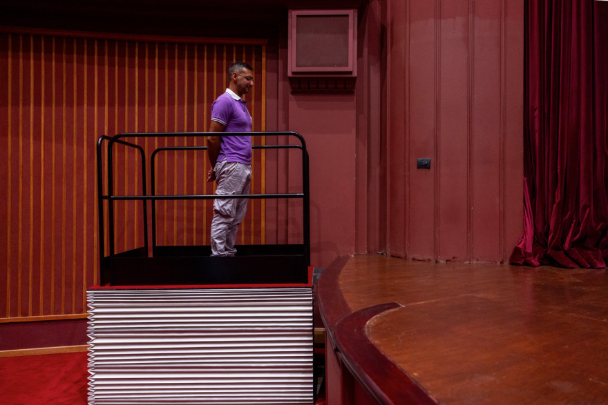 Μπήκαμε στο φρέσκο «Ολύμπιον» και κάτσαμε στα νέα καθίσματα