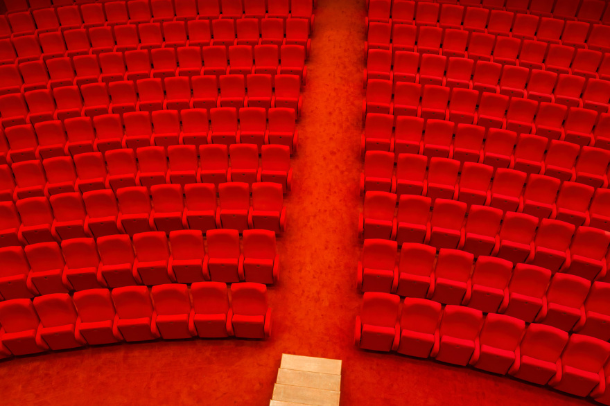 Μπήκαμε στο φρέσκο «Ολύμπιον» και κάτσαμε στα νέα καθίσματα