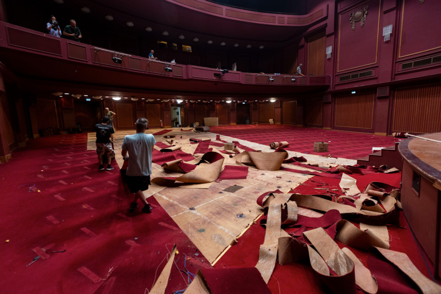 Μπήκαμε στο φρέσκο «Ολύμπιον» και κάτσαμε στα νέα καθίσματα