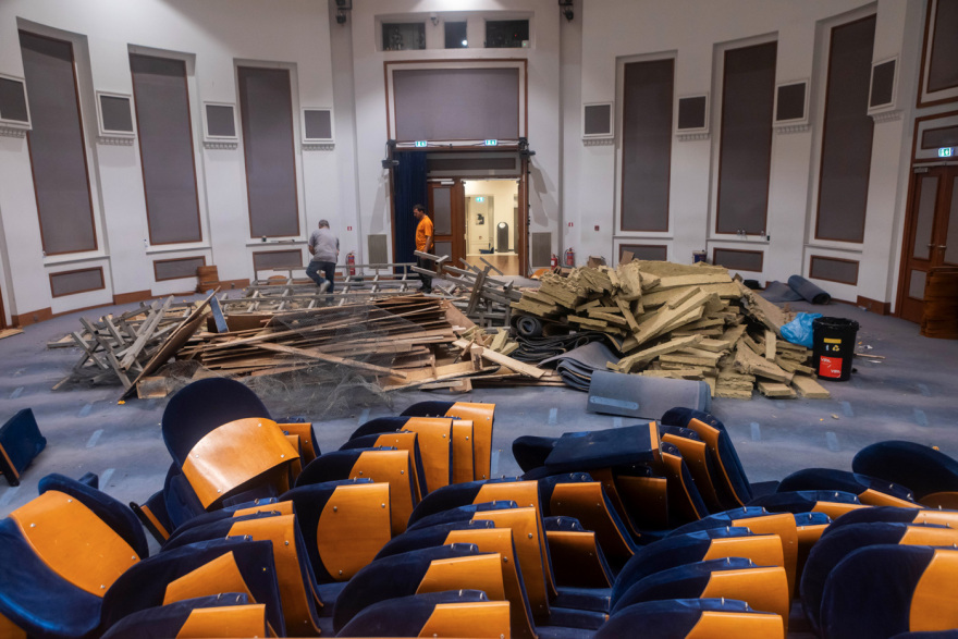 Μπήκαμε στο φρέσκο «Ολύμπιον» και κάτσαμε στα νέα καθίσματα