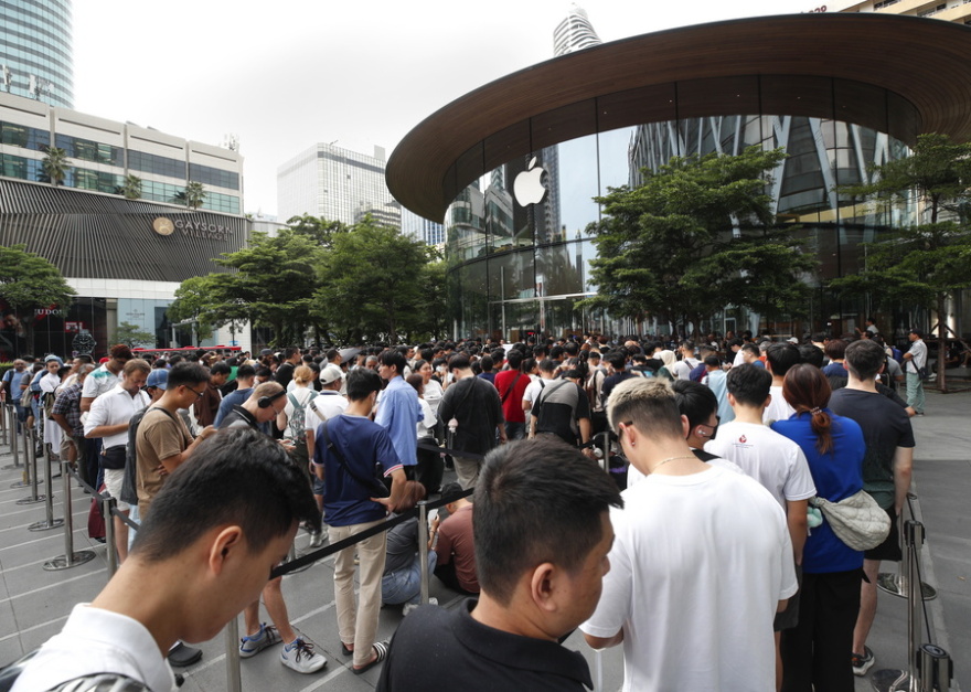 iPhone 16: Ουρές σε πολλές χώρες ανά τον κόσμο καθώς φτάνει στα καταστήματα - Δείτε φωτογραφίες