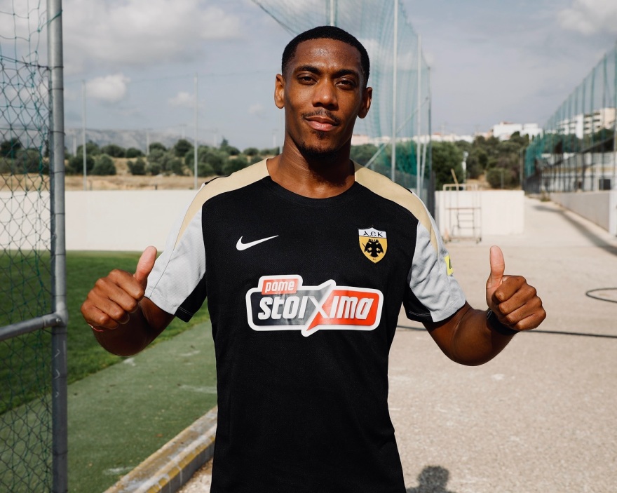 Μαρσιάλ: Υποδοχή με... φατούρο στα Σπάτα - Δείτε βίντεο