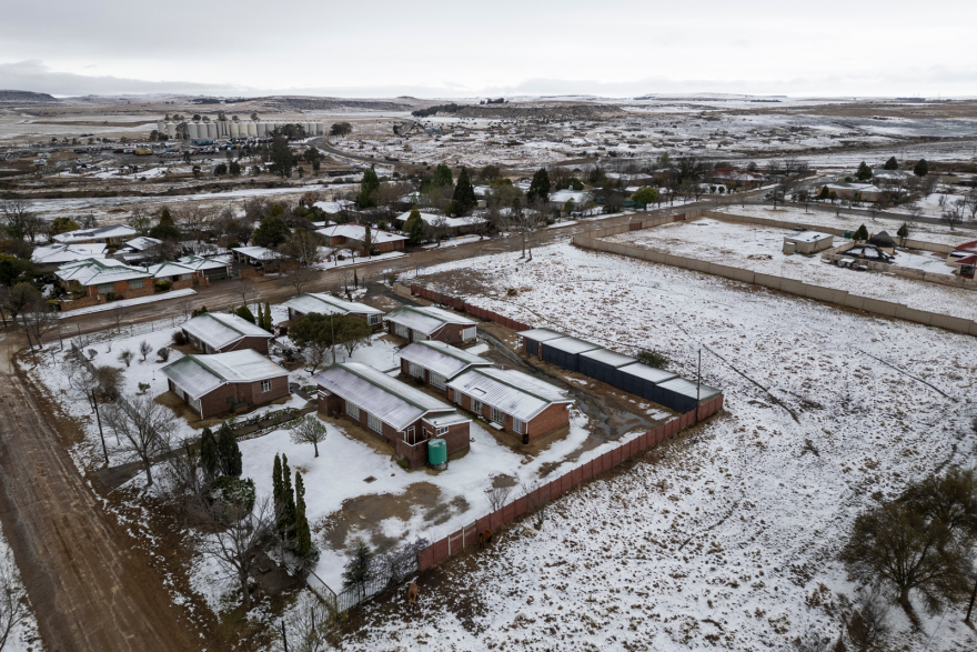 Νότια Αφρική: Σφοδρές χιονοπτώσεις, έκλεισαν δρόμοι, εγκλωβίστηκαν οδηγοί - Δείτε βίντεο