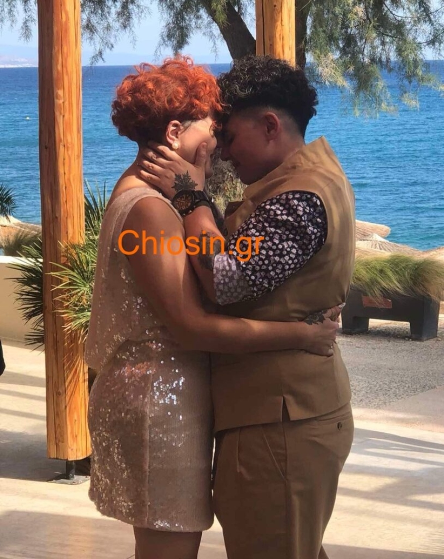 Χίος: Έγινε ο πρώτος πολιτικός γάμος ομόφυλου ζευγαριού, δείτε φωτογραφίες