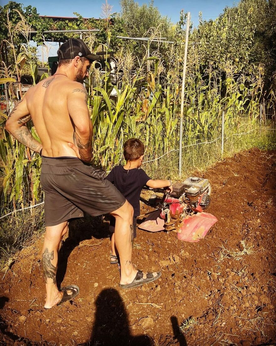 Άκης Πετρετζίκης: Τα στιγμιότυπα με τα παιδιά του από τις καλοκαιρινές τους διακοπές 