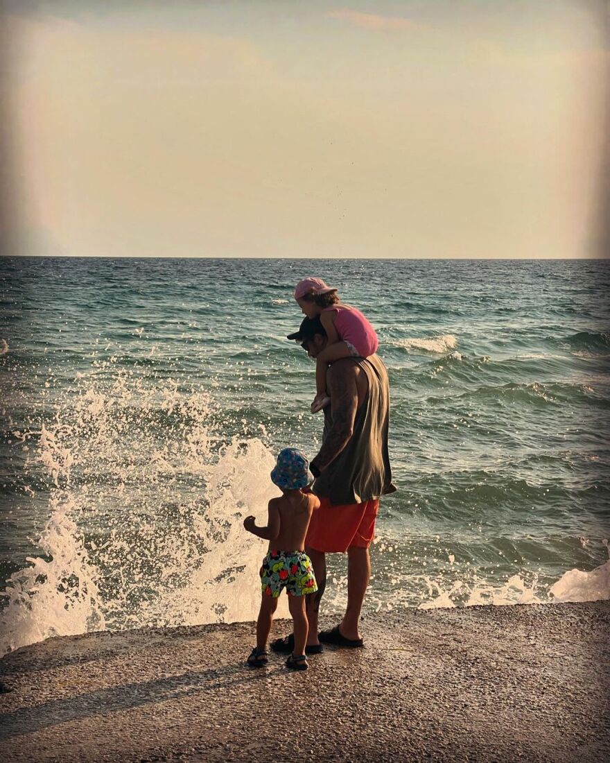 Άκης Πετρετζίκης: Τα στιγμιότυπα με τα παιδιά του από τις καλοκαιρινές τους διακοπές 