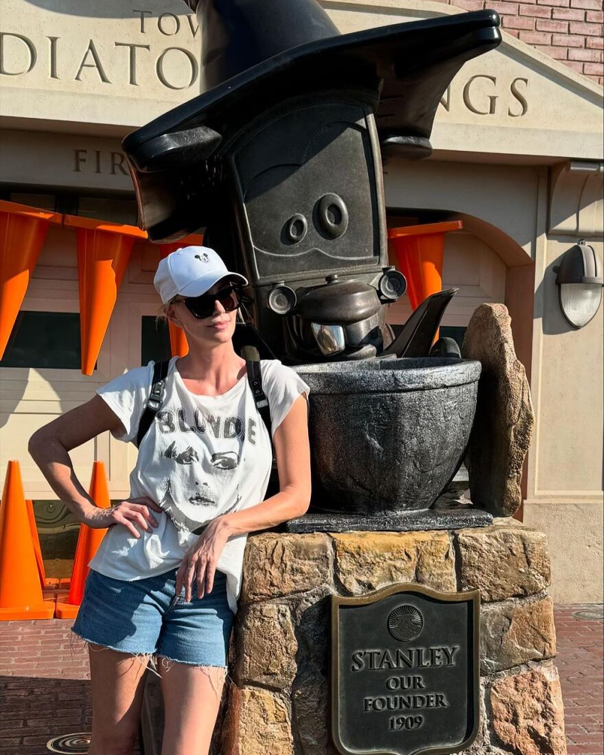 Σαρλίζ Θερόν: Μοιράστηκε μερικές σπάνιες φωτογραφίες των παιδιών της από την επίσκεψή τους στη Disneyland