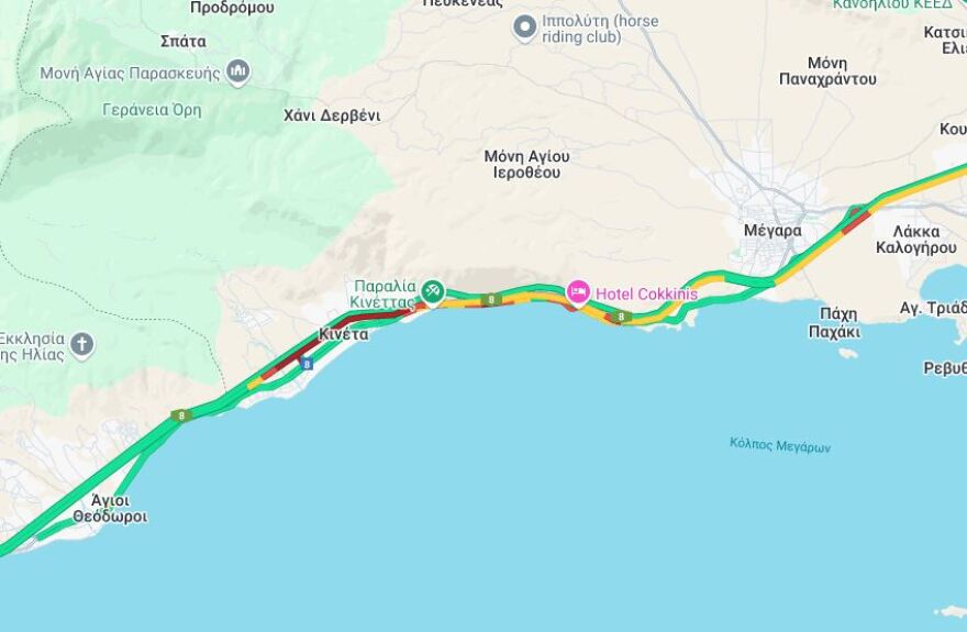 Τροχαίο με ανατροπή οχήματος στην Αθηνών - Κορίνθου: Μία τραυματίας, ουρές χιλιομέτρων