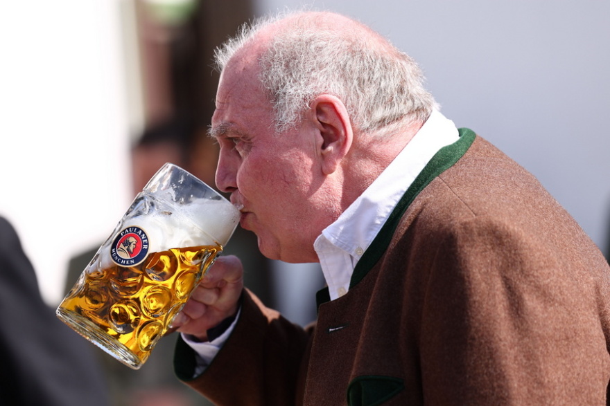 Oktoberfest: Τα χαμόγελα των παικτών της Μπάγερν με τις παραδοσιακές στολές και τις μπύρες στα χέρια - Δείτε φωτογραφίες