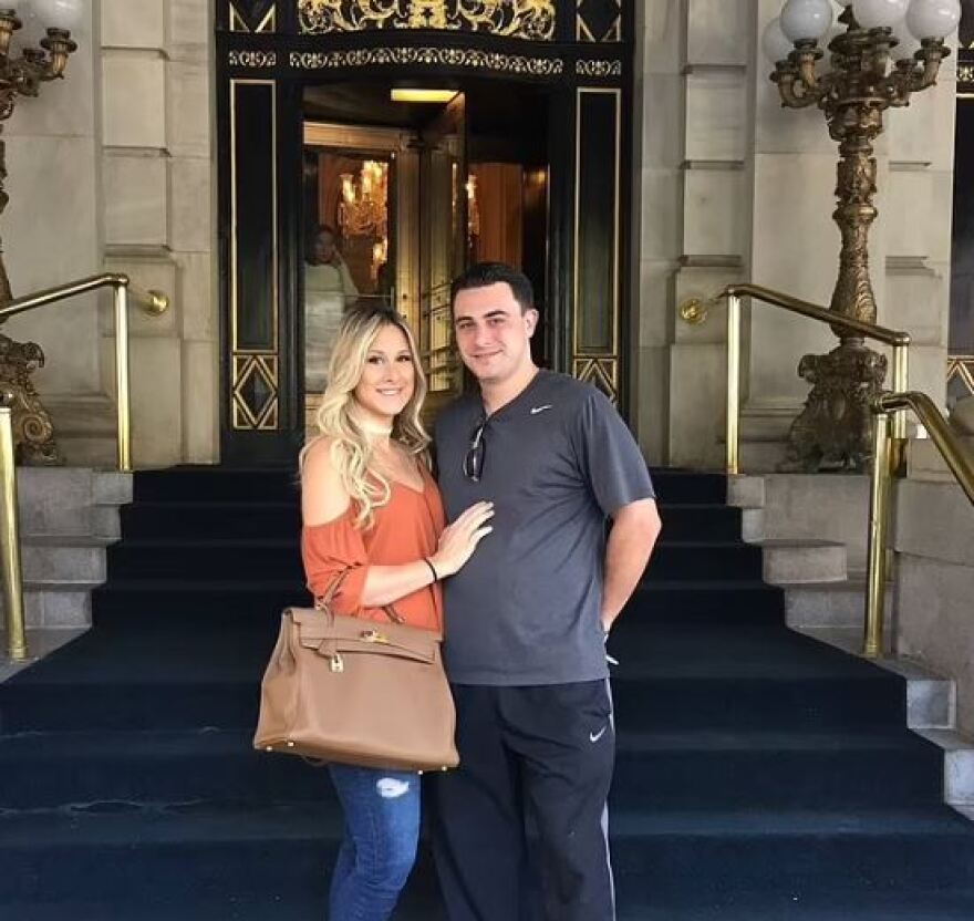 Αποζημίωση $2,78 εκατ. σε 28χρονη νταντά από την Κολομβία - Το αφεντικό της την κατέγραφε με κρυφή κάμερα σε ανιχνευτή καπνού