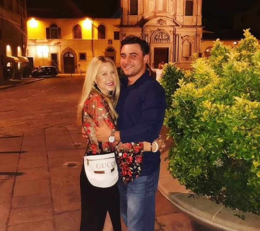 Αποζημίωση $2,78 εκατ. σε 28χρονη νταντά από την Κολομβία - Το αφεντικό της την κατέγραφε με κρυφή κάμερα σε ανιχνευτή καπνού