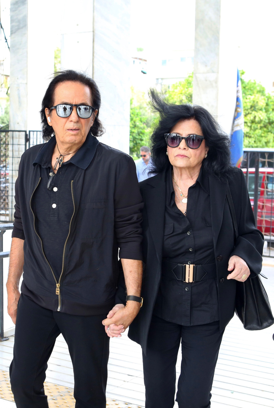 Αλέξης Παπαδημητρίου: Συγγενείς και φίλοι αποχαιρέτησαν τον συνθέτη  - Δείτε φωτογραφίες