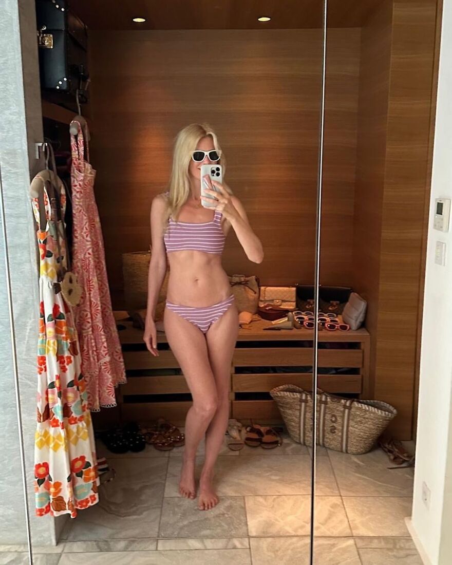 Κλόντια Σίφερ: Με μπικίνι οι νέες φωτογραφίες από το ελληνικό καλοκαίρι της