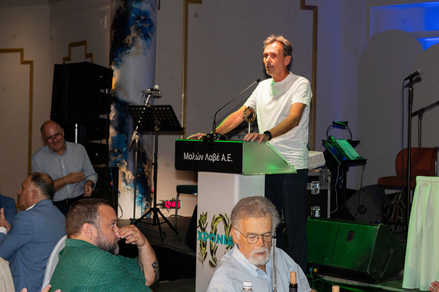 “10  Χρόνια” εξαιρετικό παρθένο ελαιόλαδο MOLON LAVE