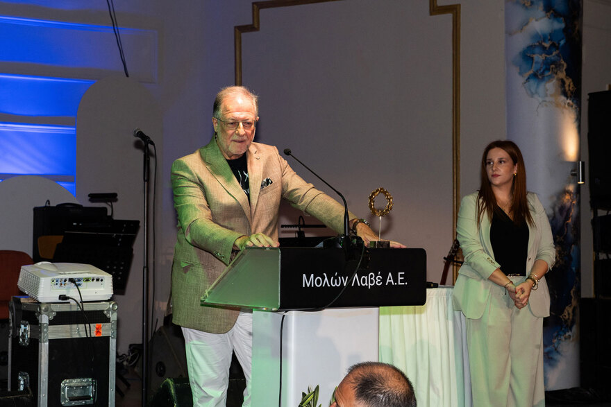 “10  Χρόνια” εξαιρετικό παρθένο ελαιόλαδο MOLON LAVE