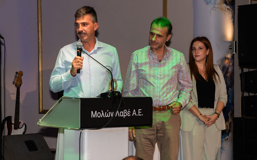 “10  Χρόνια” εξαιρετικό παρθένο ελαιόλαδο MOLON LAVE