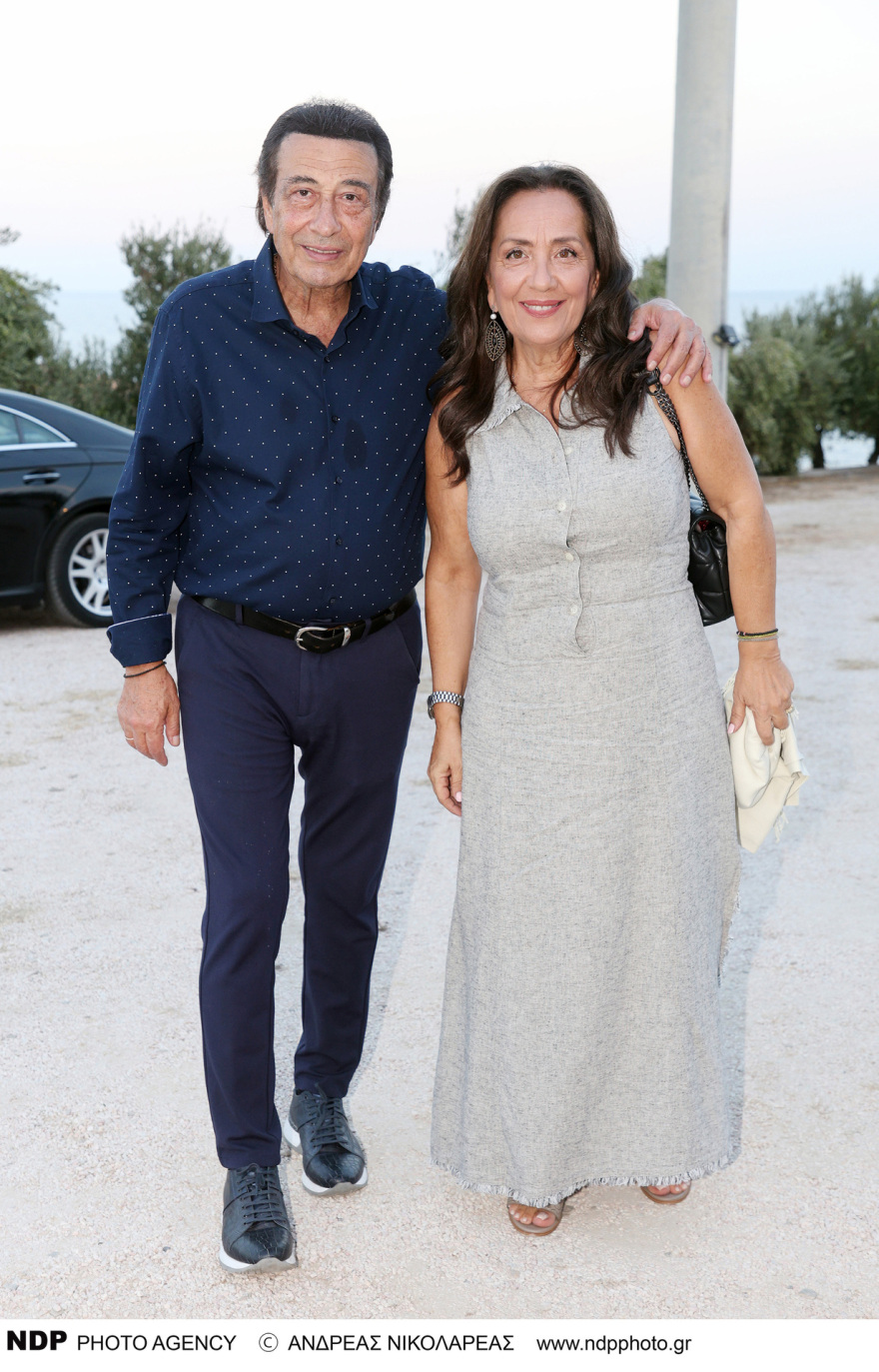 Άντζελα Δημητρίου: Βάφτισε την εγγονή της 