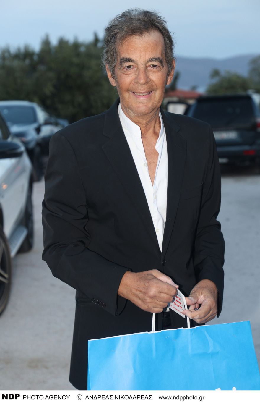 Άντζελα Δημητρίου: Βάφτισε την εγγονή της 