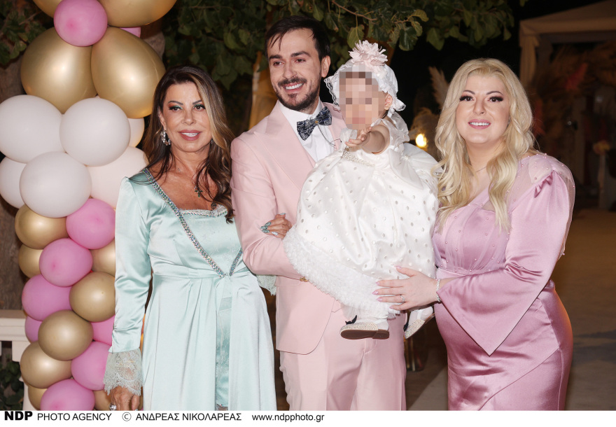 Άντζελα Δημητρίου: Βάφτισε την εγγονή της 