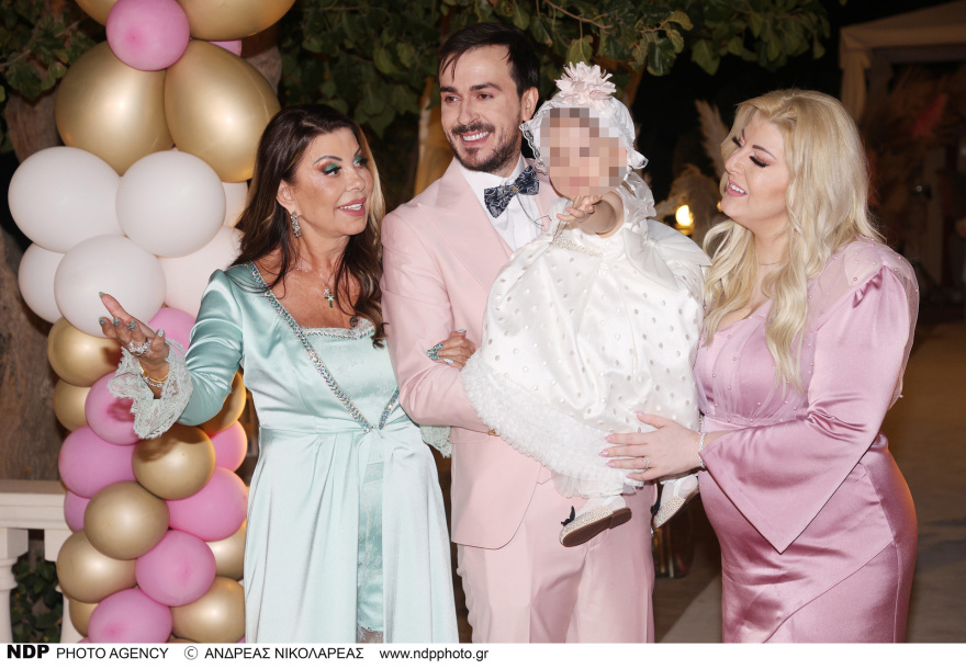 Άντζελα Δημητρίου: Βάφτισε την εγγονή της 