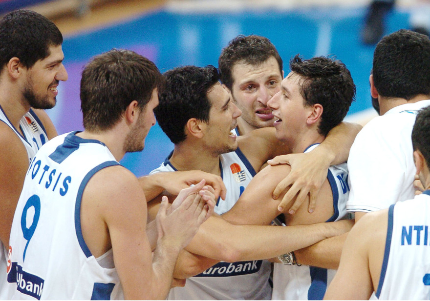 Eurobasket 2005: Η επιστροφή της «επίσημης αγαπημένης» στην κορυφή -  Από το βάλτο αγόρι μου, στον θρίαμβο κόντρα στον Νοβίτσκι 