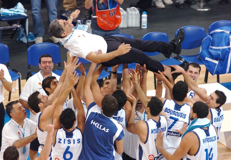 Eurobasket 2005: Η επιστροφή της «επίσημης αγαπημένης» στην κορυφή -  Από το βάλτο αγόρι μου, στον θρίαμβο κόντρα στον Νοβίτσκι 