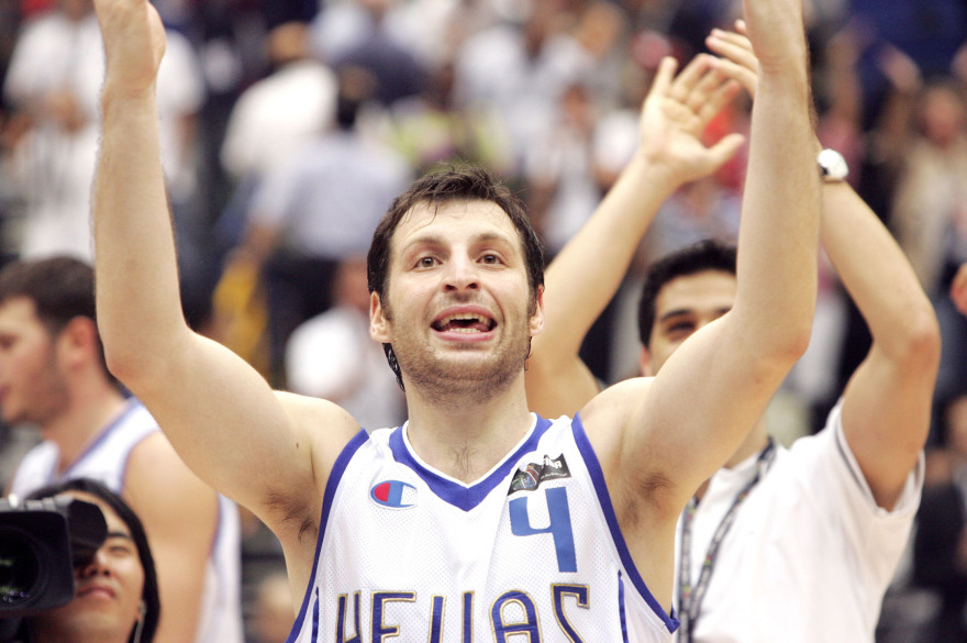 Eurobasket 2005: Η επιστροφή της «επίσημης αγαπημένης» στην κορυφή -  Από το βάλτο αγόρι μου, στον θρίαμβο κόντρα στον Νοβίτσκι 