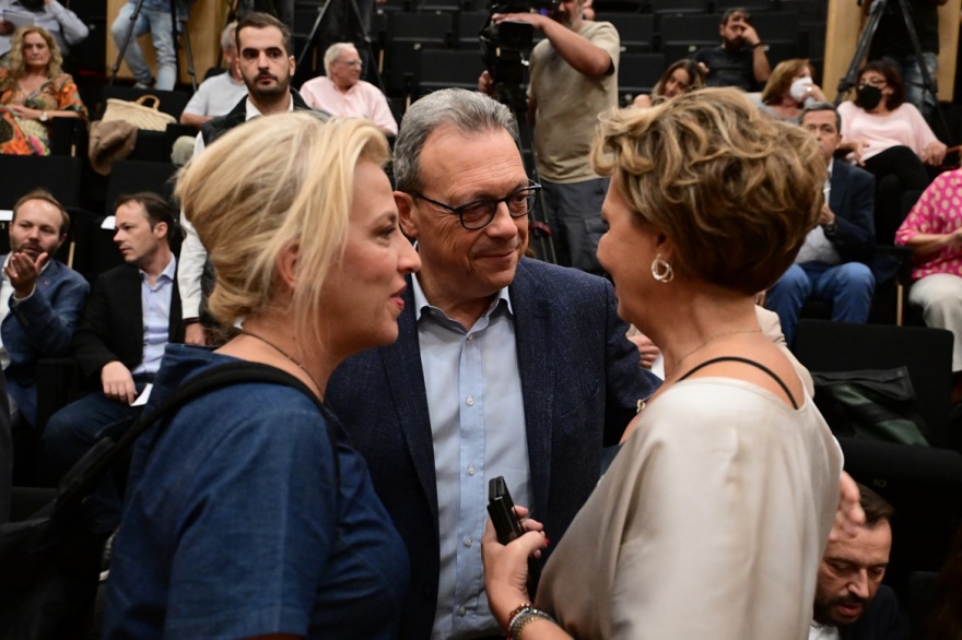 Αλέξης Τσίπρας - «Καρφί» για Κασσελάκη: Η νέα γενιά θέλει ουσία, όχι εικόνα - Ποιοι πήγαν στη βράβευση του πρώην προέδρου του ΣΥΡΙΖΑ